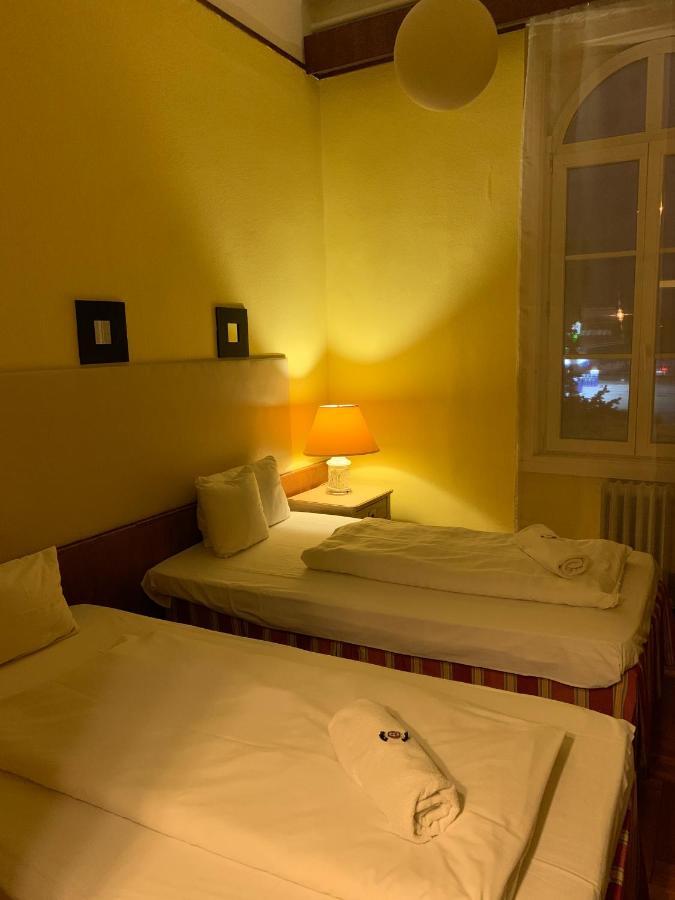 Hotel Omnibusz Budapest Exterior foto